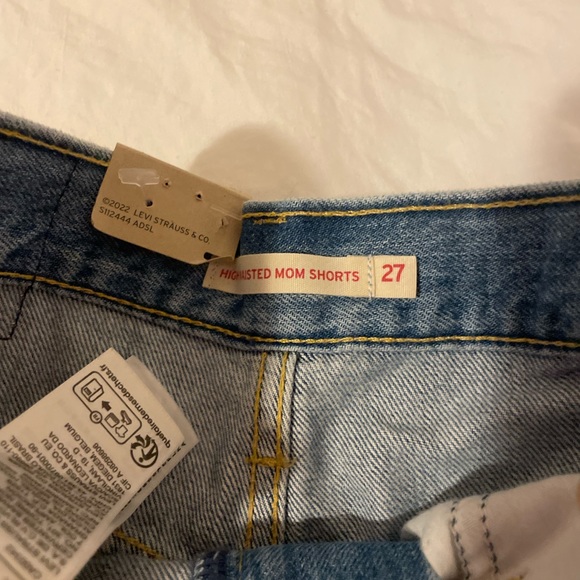BRAND NEW SHORTS (levis) - Picture 3 of 4